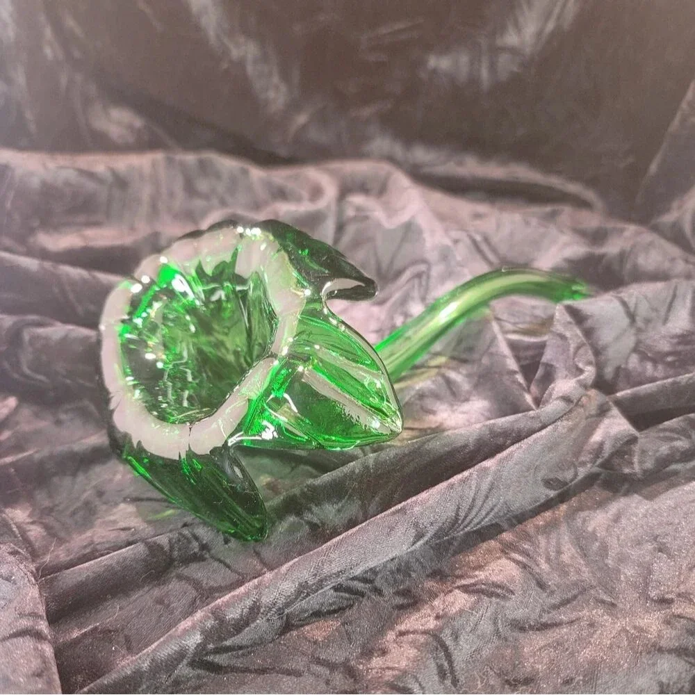 0268. Hand~Blown Beauty of a Classic Bud Vase ~ 👌 Deep Green 😍🥰